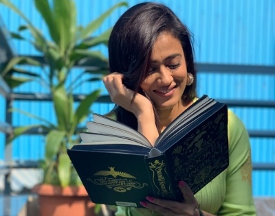 Reading is Shweta Tiwari's way of having fun | Reading is Shweta Tiwari's way of having fun