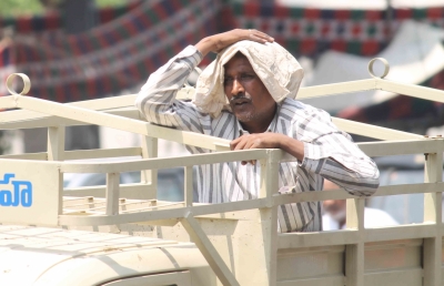 Delhi sizzles at 42-degree C, relief likely after July 2 | Delhi sizzles at 42-degree C, relief likely after July 2