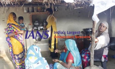 80 CRPF men deployed to guard Hathras victim's family | 80 CRPF men deployed to guard Hathras victim's family 80 CRPF men deployed to guard Hathras victim's family | 80 CRPF men deployed to guard Hathras victim's family