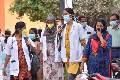 Subdued Holi in store for Delhi as COVID-19 plays spoilsport | Subdued Holi in store for Delhi as COVID-19 plays spoilsport Subdued Holi in store for Delhi as COVID-19 plays spoilsport | Subdued Holi in store for Delhi as COVID-19 plays spoilsport
