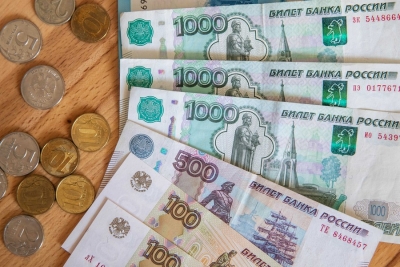 Russian rouble falls to its lowest value for a year | Russian rouble falls to its lowest value for a year