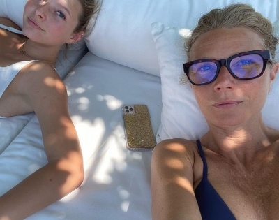 Gwyneth Paltrow, daughter pose for summertime selfie | Gwyneth Paltrow, daughter pose for summertime selfie