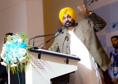 Punjab CM flags off first batch of principals to Singapore for training | Punjab CM flags off first batch of principals to Singapore for training Punjab CM flags off first batch of principals to Singapore for training | Punjab CM flags off first batch of principals to Singapore for training