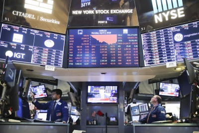 Wall Street tumbles amid oil crash | Wall Street tumbles amid oil crash