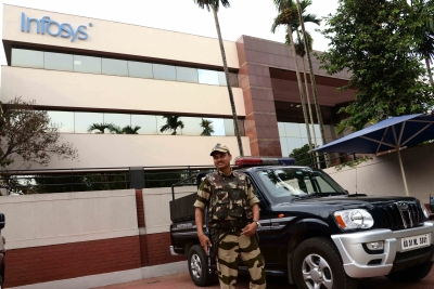 Covid-19 scare: Infosys vacates trainees from Mysuru campus | Covid-19 scare: Infosys vacates trainees from Mysuru campus Covid-19 scare: Infosys vacates trainees from Mysuru campus | Covid-19 scare: Infosys vacates trainees from Mysuru campus