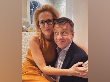 Gillian Anderson thanks her ex Peter Morgan while accepting Golden Globe for 'The Crown' | Gillian Anderson thanks her ex Peter Morgan while accepting Golden Globe for 'The Crown'