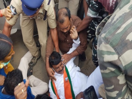 Ramateertham: BJP Andhra chief faints after scuffle with police, spokesperson detained | Ramateertham: BJP Andhra chief faints after scuffle with police, spokesperson detained