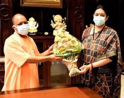 Smriti Irani visits Kalyan Singh in hospital | Smriti Irani visits Kalyan Singh in hospital Smriti Irani visits Kalyan Singh in hospital | Smriti Irani visits Kalyan Singh in hospital