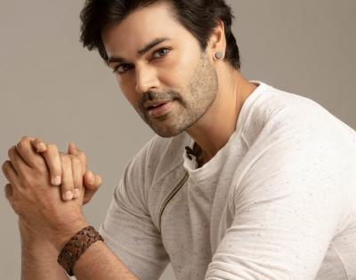 Ganesh Venkatram makes his Bollywood Debut with 'Guns Of Banaras' | Ganesh Venkatram makes his Bollywood Debut with 'Guns Of Banaras' Ganesh Venkatram makes his Bollywood Debut with 'Guns Of Banaras' | Ganesh Venkatram makes his Bollywood Debut with 'Guns Of Banaras'