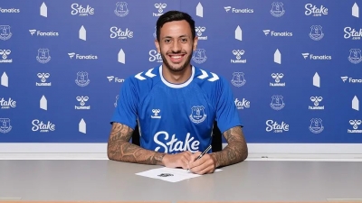 Everton sign Dwight McNeil from Burnley on a five-year deal | Everton sign Dwight McNeil from Burnley on a five-year deal