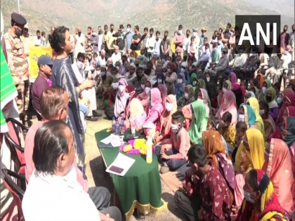ITBP distributes COVID-19 protection kits to underprivileged families in J-K's Udhampur | ITBP distributes COVID-19 protection kits to underprivileged families in J-K's Udhampur