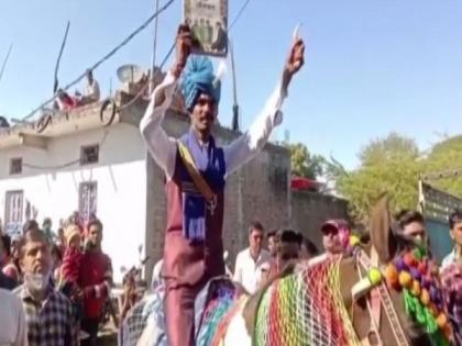Dalit groom takes out wedding procession under police watch in Madhya Pradesh | Dalit groom takes out wedding procession under police watch in Madhya Pradesh Dalit groom takes out wedding procession under police watch in Madhya Pradesh | Dalit groom takes out wedding procession under police watch in Madhya Pradesh