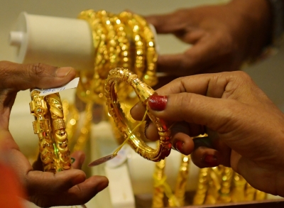 'Gold prices on the upward trend, to touch Rs 60,000/10 gms soon' | 'Gold prices on the upward trend, to touch Rs 60,000/10 gms soon'