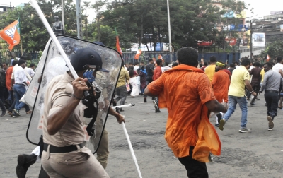 Baton charge in Nilgiris as BJP, AIADMK workers clash | Baton charge in Nilgiris as BJP, AIADMK workers clash Baton charge in Nilgiris as BJP, AIADMK workers clash | Baton charge in Nilgiris as BJP, AIADMK workers clash