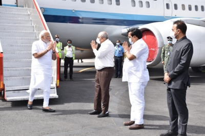 PM Modi plays Gujarati card in Rajkot | PM Modi plays Gujarati card in Rajkot