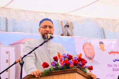 Cong terms Owaisi a BJP agent, latter refutes it | Cong terms Owaisi a BJP agent, latter refutes it Cong terms Owaisi a BJP agent, latter refutes it | Cong terms Owaisi a BJP agent, latter refutes it