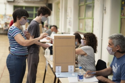 Argentines vote in mid-term polls | Argentines vote in mid-term polls