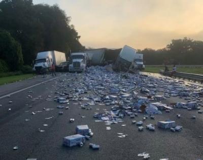 Beer spill blocks Florida highway | Beer spill blocks Florida highway