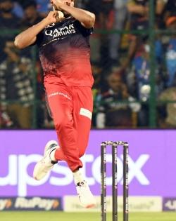 'He used his bouncer beautifully, gave us nothing to hit', says Shane Bond on Siraj's opening spell against MI | 'He used his bouncer beautifully, gave us nothing to hit', says Shane Bond on Siraj's opening spell against MI