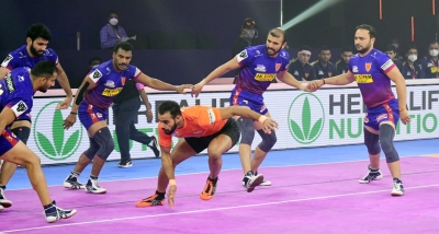 PKL 8: Dabang Delhi KC beat U Mumba 31-27 | PKL 8: Dabang Delhi KC beat U Mumba 31-27