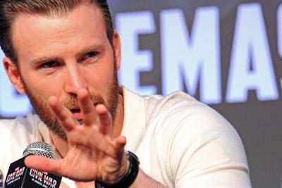 Chris Evans persuaded to take on 'Captain America' by his mother | Chris Evans persuaded to take on 'Captain America' by his mother