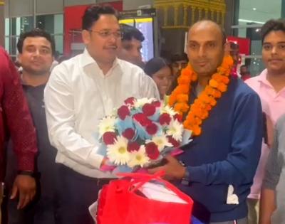 Noida bizman wrongly detained at Abu Dhabi airport returns | Noida bizman wrongly detained at Abu Dhabi airport returns