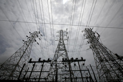 Saudi Arabia, Iraq sign electric power grids deal | Saudi Arabia, Iraq sign electric power grids deal