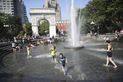 Heatwave grips NYC, cooling centres open | Heatwave grips NYC, cooling centres open