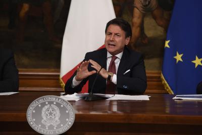 Conte agrees to deal with overcrowding of refugee center on Lampedusa island | Conte agrees to deal with overcrowding of refugee center on Lampedusa island