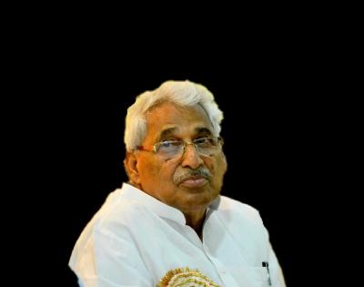 UP Police deployed outside LoP Mata Prasad Pandey’s house in Lucknow amid plans to visit Bareilly | UP Police deployed outside LoP Mata Prasad Pandey’s house in Lucknow amid plans to visit Bareilly