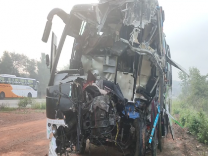 7 dead, 26 injured in road accident in Karnataka's Hubli | 7 dead, 26 injured in road accident in Karnataka's Hubli