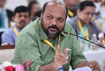 Kerala CPI(M) Minister Rajeeve denies carrying Rs 2.35 cr in car | Kerala CPI(M) Minister Rajeeve denies carrying Rs 2.35 cr in car Kerala CPI(M) Minister Rajeeve denies carrying Rs 2.35 cr in car | Kerala CPI(M) Minister Rajeeve denies carrying Rs 2.35 cr in car