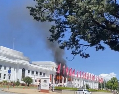 Protesters set fire to Australia's Old Parliament House | Protesters set fire to Australia's Old Parliament House