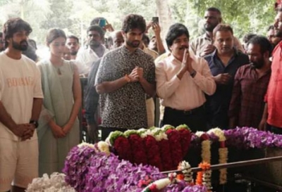 Vijay, Ananya pay tribute to Kannada superstar Puneeth Rajkumar | Vijay, Ananya pay tribute to Kannada superstar Puneeth Rajkumar