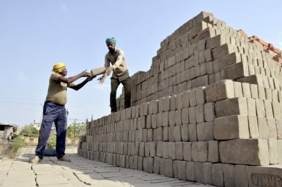 10 Irulas held as bonded labour in brick kiln in TN, probe begins | 10 Irulas held as bonded labour in brick kiln in TN, probe begins 10 Irulas held as bonded labour in brick kiln in TN, probe begins | 10 Irulas held as bonded labour in brick kiln in TN, probe begins