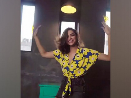 Deepika Padukone introduces fans to '#DigSwirlSpread' challenge | Deepika Padukone introduces fans to '#DigSwirlSpread' challenge