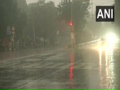 IMD forecasts thunderstorm with light to moderate rain in Delhi, border states today | IMD forecasts thunderstorm with light to moderate rain in Delhi, border states today