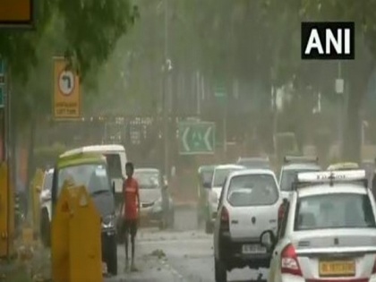 Light rainfall brings mercury down in Delhi | Light rainfall brings mercury down in Delhi