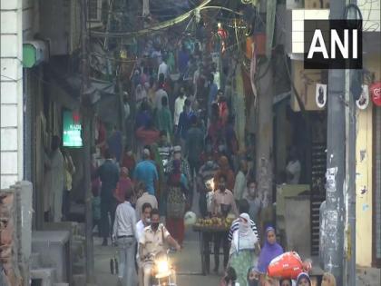 People violate social distancing norms in Delhi's Shastri Park area | People violate social distancing norms in Delhi's Shastri Park area People violate social distancing norms in Delhi's Shastri Park area | People violate social distancing norms in Delhi's Shastri Park area