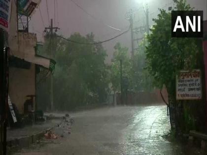 Rain lashes parts of Delhi on Monday morning | Rain lashes parts of Delhi on Monday morning