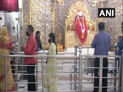 Delhi: Devotees offer prayers at temples on Diwali | Delhi: Devotees offer prayers at temples on Diwali Delhi: Devotees offer prayers at temples on Diwali | Delhi: Devotees offer prayers at temples on Diwali