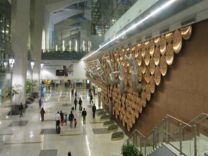 One detained with 2.5 kg gold worth Rs 1 cr at IGI airport | One detained with 2.5 kg gold worth Rs 1 cr at IGI airport One detained with 2.5 kg gold worth Rs 1 cr at IGI airport | One detained with 2.5 kg gold worth Rs 1 cr at IGI airport