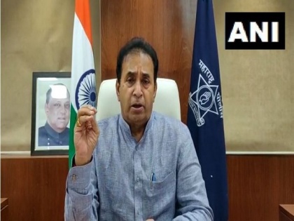 Bihar, West Bengal govts not giving NOCs to run more trains for migrants: Maharashtra Home Minister | Bihar, West Bengal govts not giving NOCs to run more trains for migrants: Maharashtra Home Minister
