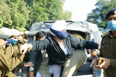 AAP leader Jarnail Singh detained for protesting outside PM residence | AAP leader Jarnail Singh detained for protesting outside PM residence