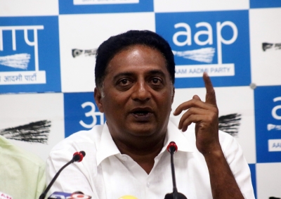 Actor-politican Prakash Raj backs TRS in GHMC polls | Actor-politican Prakash Raj backs TRS in GHMC polls Actor-politican Prakash Raj backs TRS in GHMC polls | Actor-politican Prakash Raj backs TRS in GHMC polls