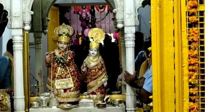Idols in Gwalior's Gopal Mandir adorned with rich jewellery on Janmashtami | Idols in Gwalior's Gopal Mandir adorned with rich jewellery on Janmashtami