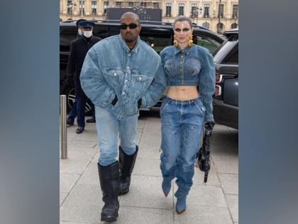 Kanye West, Julia Fox share intimate kiss | Kanye West, Julia Fox share intimate kiss Kanye West, Julia Fox share intimate kiss | Kanye West, Julia Fox share intimate kiss