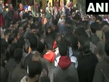 J-K: Mortal remains of BJP worker killed in Kulgam brought to his residence | J-K: Mortal remains of BJP worker killed in Kulgam brought to his residence