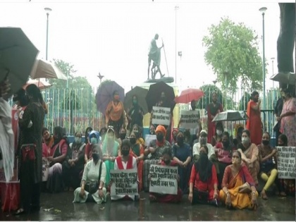 BJP women's wing protests against growing crimes against women in West Bengal | BJP women's wing protests against growing crimes against women in West Bengal