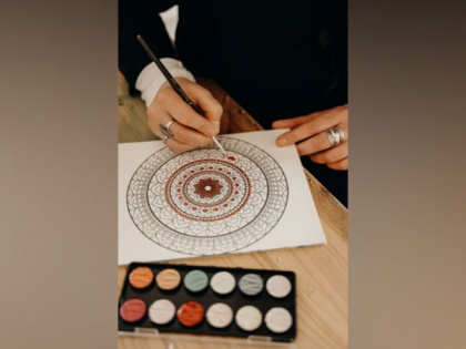 Researchers combine traditional mandala colouring and brain sensing technologies to aid mindfulness | Researchers combine traditional mandala colouring and brain sensing technologies to aid mindfulness